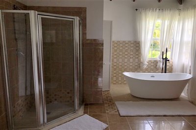 villaoflightmastershowerandtub