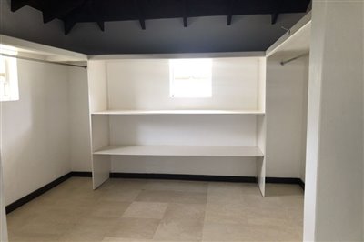 villaoflightlargewalkincloset