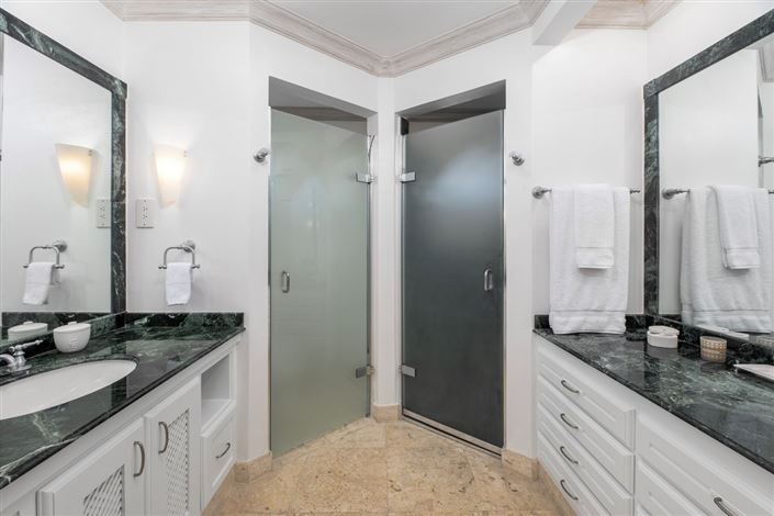 Image No.18-5 Bed Villa for sale