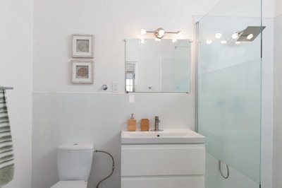 heywoods-171-upper-bathroom