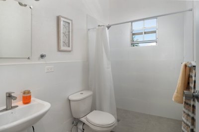 heywoods-171-upstairs-bathroom
