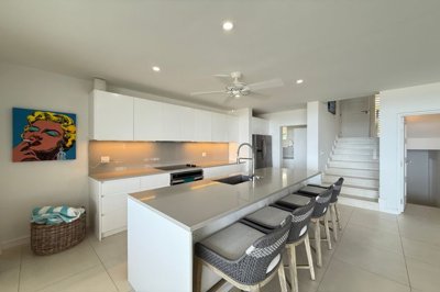 wmhills43-kitchen-bar-282