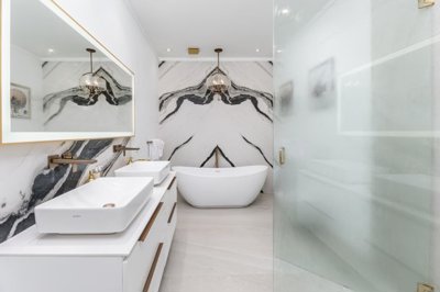 blueoysterbathroomshower