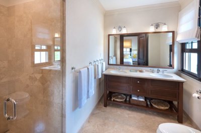 apeshillgardenwall13bath2