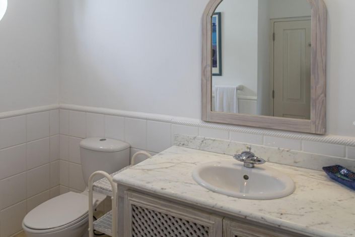 Image No.15-3 Bed Property for sale