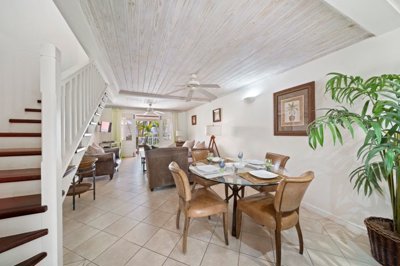 kingsbeach2011insidedining1079