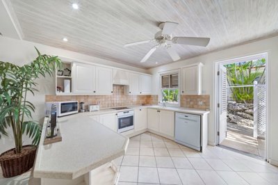 kingsbeach2011kitchen201a1104