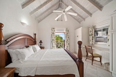 kingsbeach2011bedroom2011159