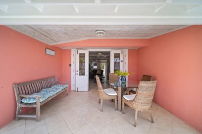 kingsbeach2011coveredpatio0940