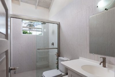 westwindsvillamasterbathroom10