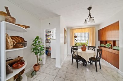 kentbridge-house-round-table-14