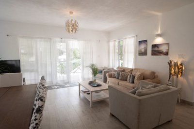 lushlifelivingarea6932