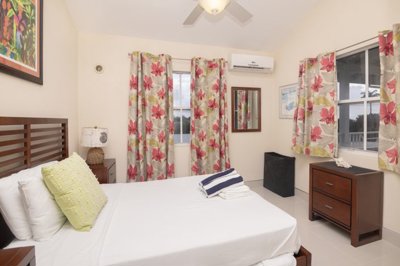 lantana2045-floral-bedroom