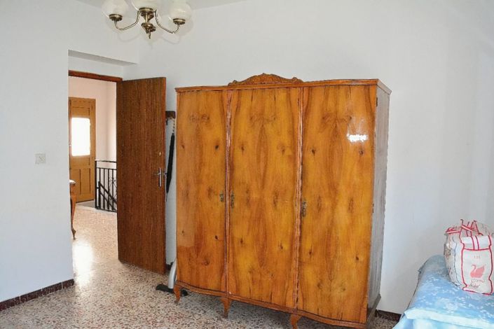 Image No.21-4 Bed Townhouse for sale