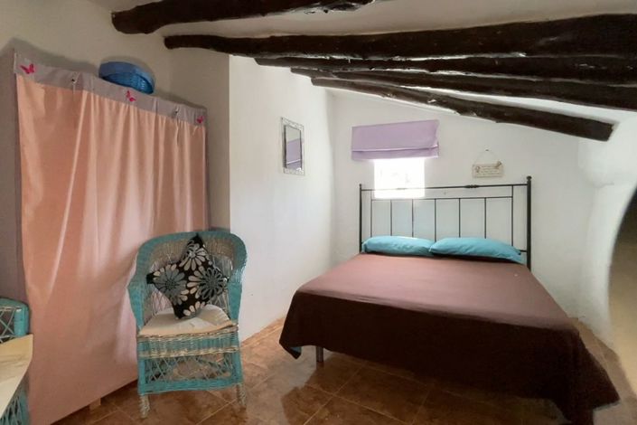 Image No.16-2 Bed Townhouse for sale