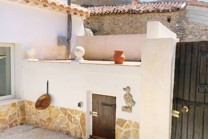 Image No.16-2 Bed Townhouse for sale