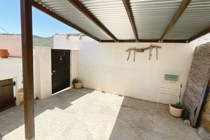 Image No.17-2 Bed Townhouse for sale