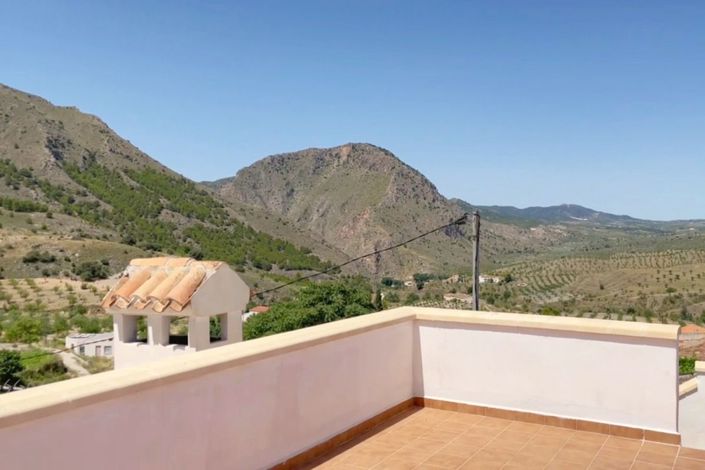 Image No.20-2 Bed Townhouse for sale