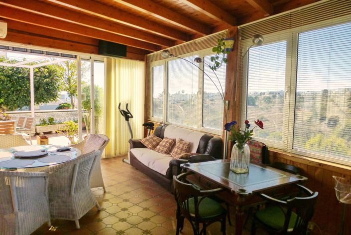 Image No.18-5 Bed Maisonette for sale