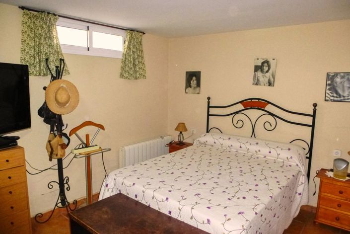Image No.44-5 Bed Maisonette for sale