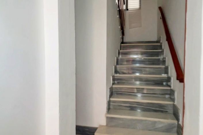 Image No.11-6 Bed Townhouse for sale