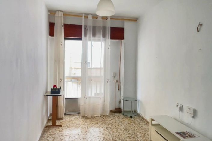 Image No.13-6 Bed Townhouse for sale