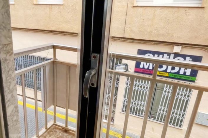 Image No.16-6 Bed Townhouse for sale