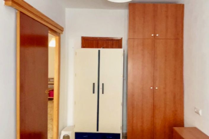 Image No.17-6 Bed Townhouse for sale