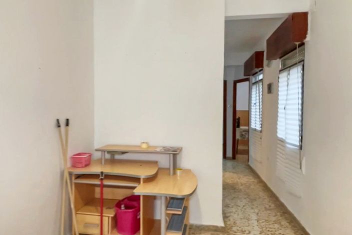 Image No.18-6 Bed Townhouse for sale