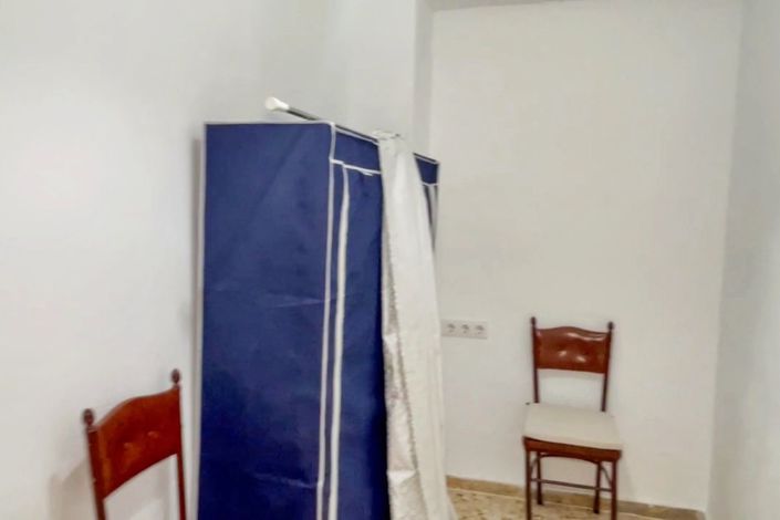 Image No.22-6 Bed Townhouse for sale