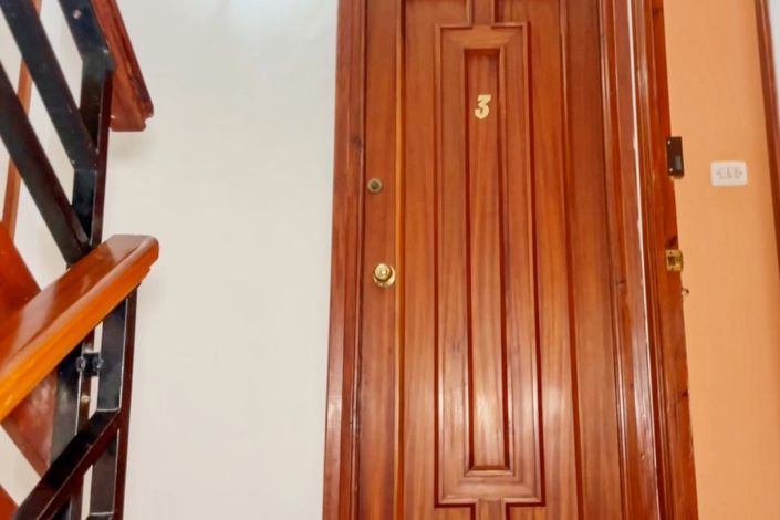 Image No.28-6 Bed Townhouse for sale