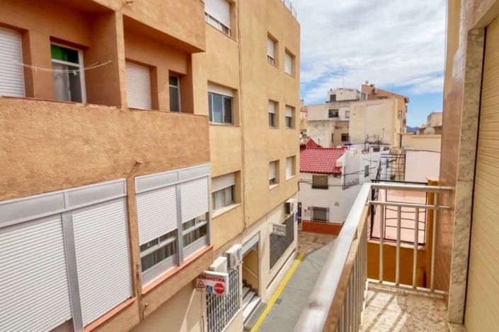 Image No.35-6 Bed Townhouse for sale