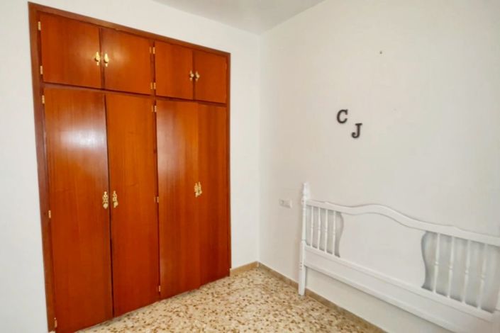 Image No.41-6 Bed Townhouse for sale