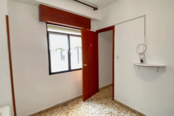 Image No.42-6 Bed Townhouse for sale