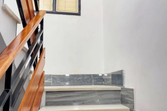 Image No.43-6 Bed Townhouse for sale