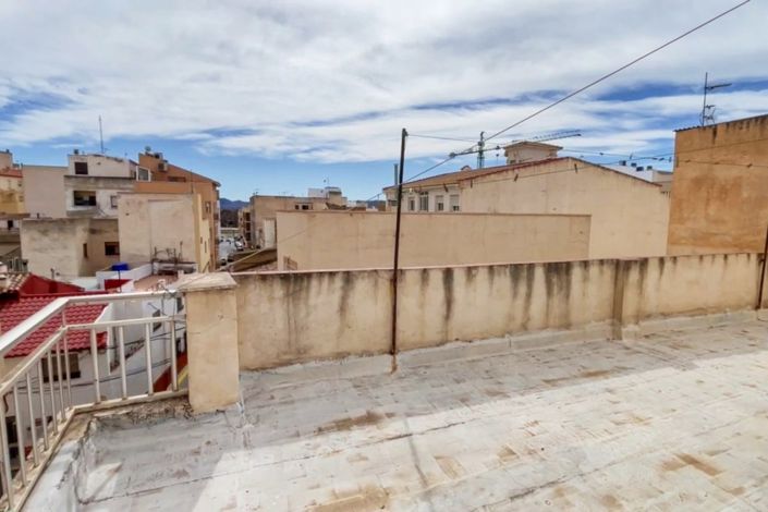 Image No.45-6 Bed Townhouse for sale