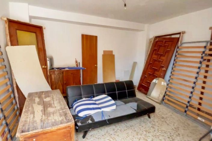 Image No.48-6 Bed Townhouse for sale