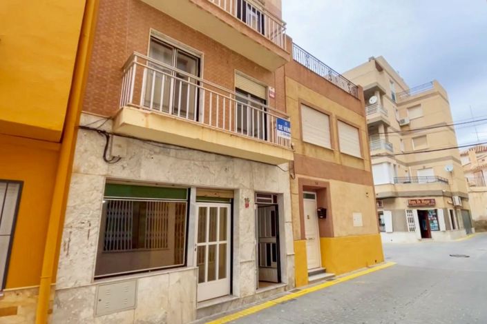 Image No.50-6 Bed Townhouse for sale