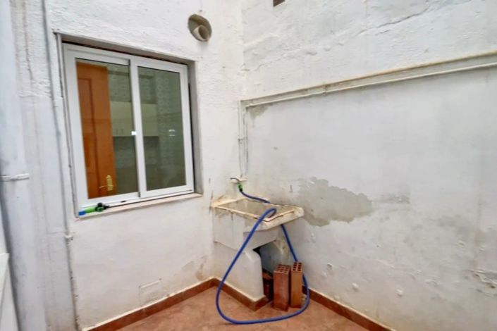 Image No.9-6 Bed Townhouse for sale