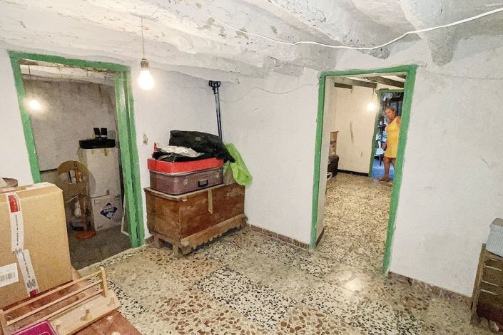 Image No.21-8 Bed Townhouse for sale