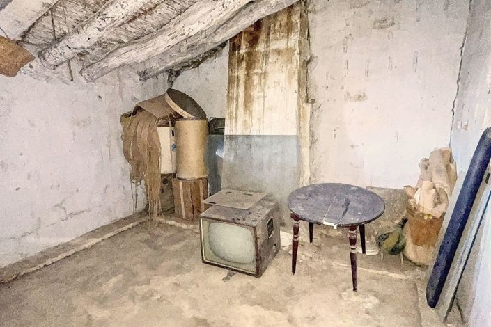 Image No.32-8 Bed Townhouse for sale