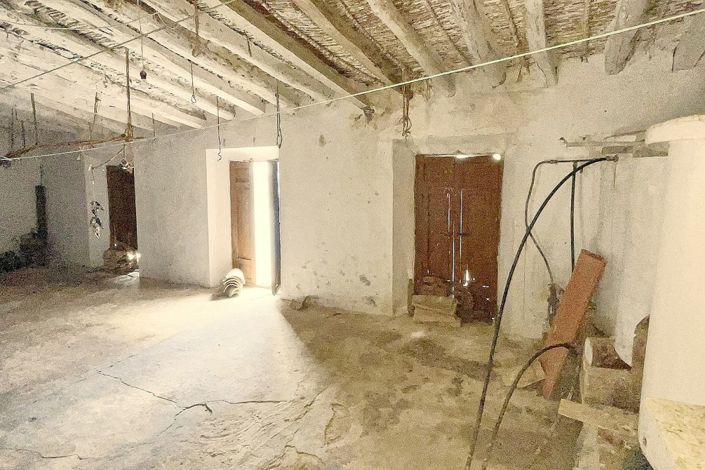 Image No.35-8 Bed Townhouse for sale