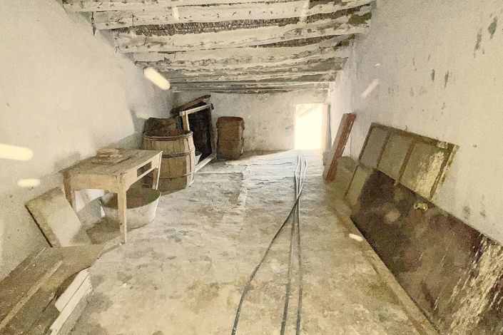 Image No.36-8 Bed Townhouse for sale