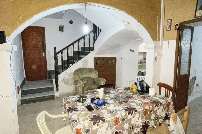 Image No.6-8 Bed Townhouse for sale