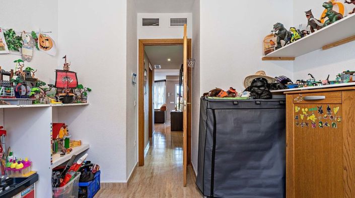 Image No.13-4 Bed Semi-Detached for sale