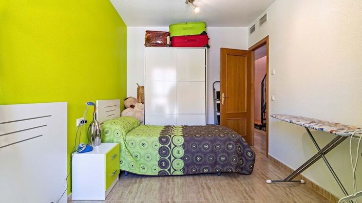 Image No.20-4 Bed Semi-Detached for sale