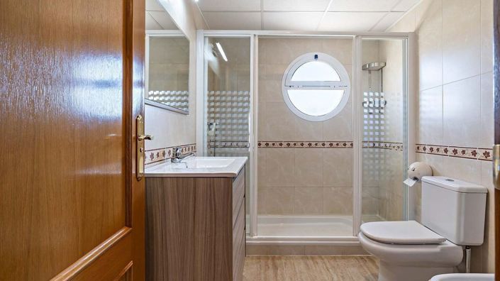 Image No.26-4 Bed Semi-Detached for sale