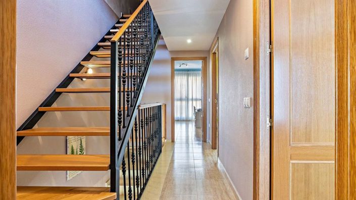 Image No.27-4 Bed Semi-Detached for sale