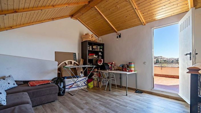 Image No.28-4 Bed Semi-Detached for sale