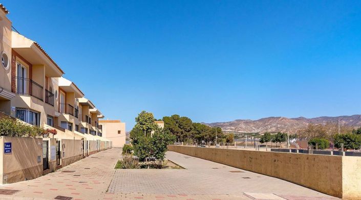 Image No.3-4 Bed Semi-Detached for sale